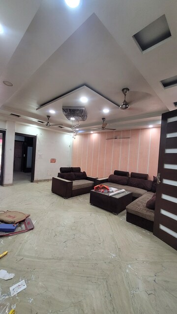 Master Bedroom in 3 BHK Builder Floor at Dilshad Colony – for Sale