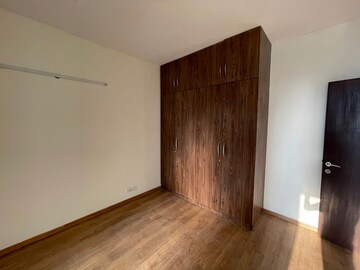 Room in 3.5 BHK Apartment at M3M Woodshire, Sector 107 – for Rent