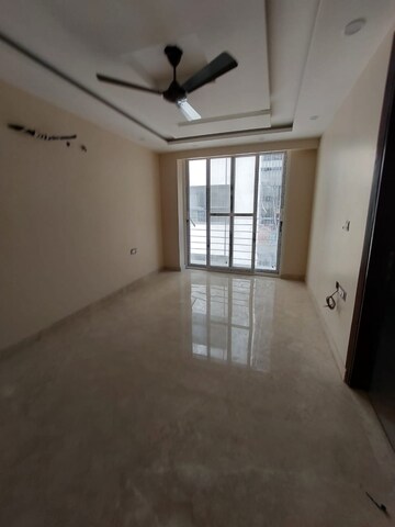 Room in 3 BHK Builder Floor at South Extension ii – for Rent