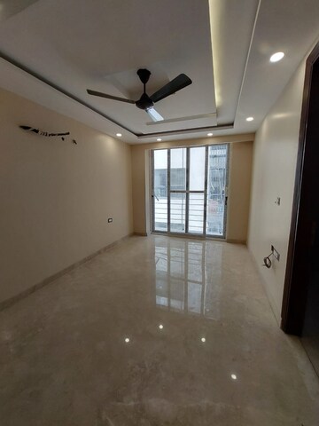 Room in 3 BHK Builder Floor at South Extension ii – for Rent