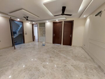 Building Lobby in 3 BHK Builder Floor at South Extension ii – for Rent