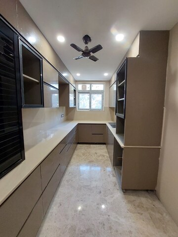 Building Lobby in 3 BHK Builder Floor at South Extension ii – for Rent