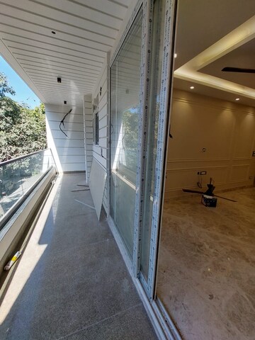 Balcony in 3 BHK Builder Floor at South Extension ii – for Rent