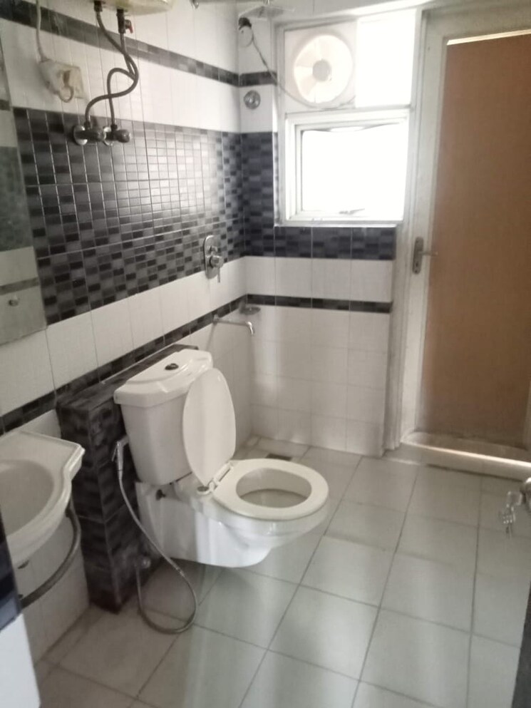 Bathroom, ats-greens-paradiso-villas 3 Bedroom 1700 Sq.Ft. Apartment In Chi Iv Greater Noida Greater Noida 8297358