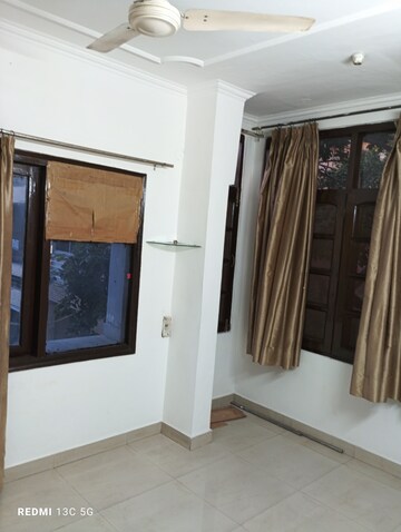 Room in 1 BHK Builder Floor at Lajpat Nagar I – for Rent