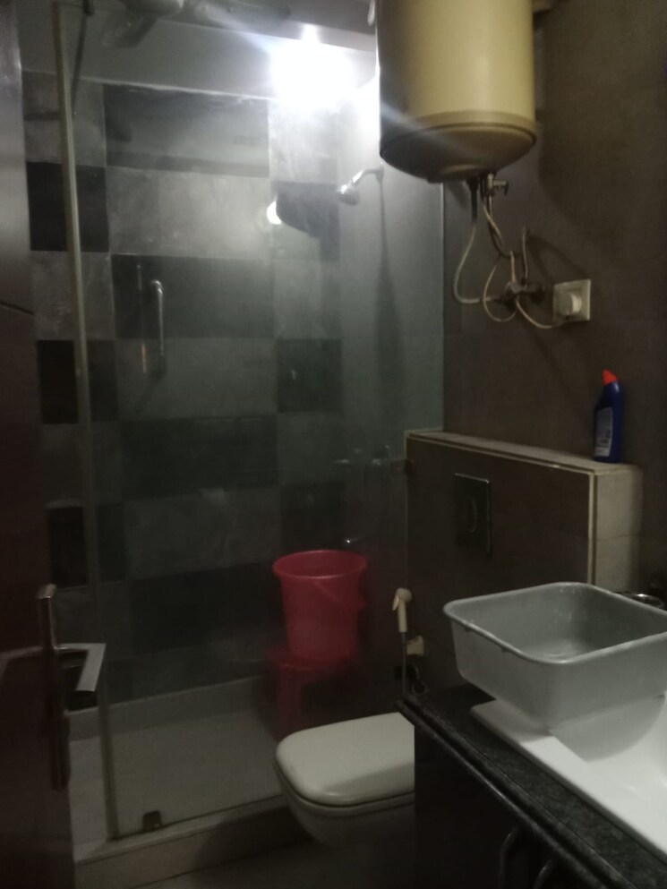 Bathroom, govindpuri 2 Bedroom 800 Sq.Ft. Builder Floor In Govindpuri Delhi 8297393