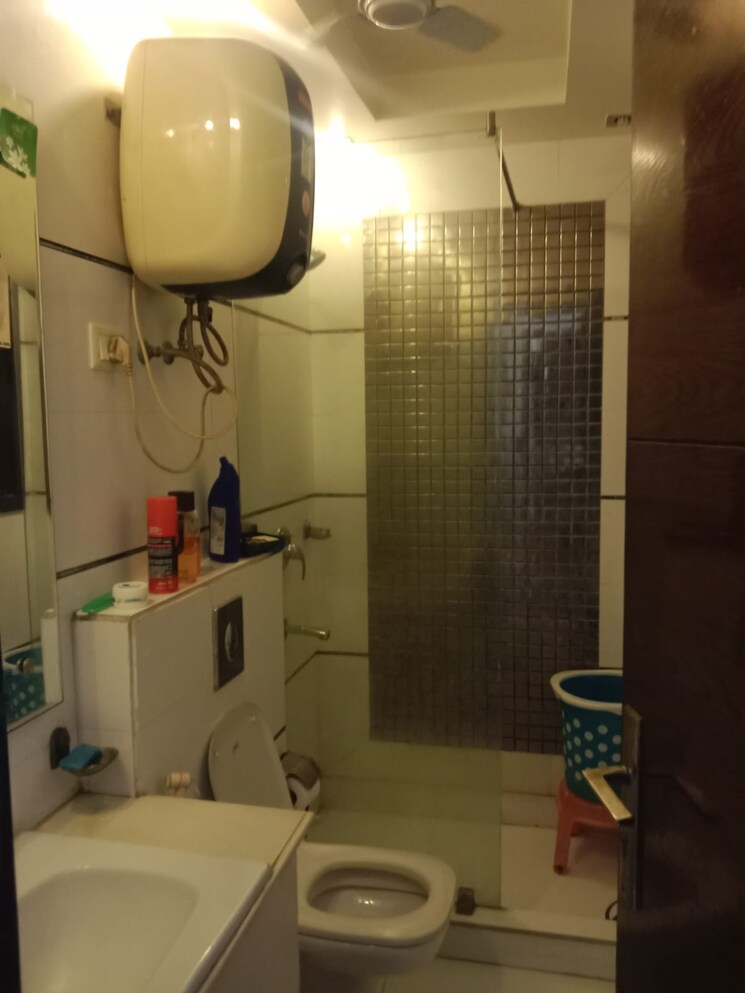 Bathroom, govindpuri 2 Bedroom 800 Sq.Ft. Builder Floor In Govindpuri Delhi 8297393