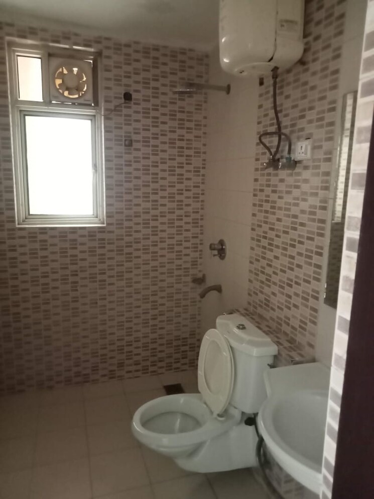 Bathroom, ats-greens-paradiso-villas 3.5 Bedroom 2150 Sq.Ft. Apartment In Chi Iv Greater Noida Greater Noida 8297394