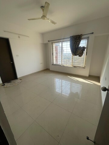 Room in 3 BHK Apartment at Mantra Insignia, Mundhwa – for Rent