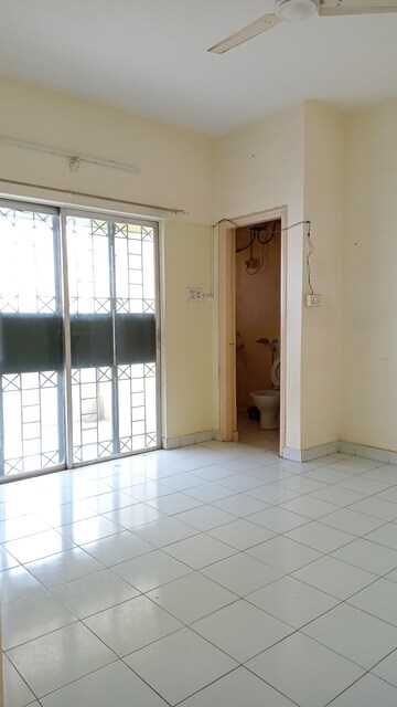 Room in 3 BHK Apartment at Kumar Kubera Bahaar, Baner – for Rent