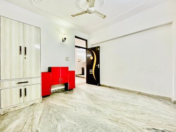 Parking in 1 BHK Builder Floor at Saket – for Rent