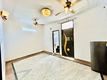 Room in 1 BHK Builder Floor at Saket – for Rent