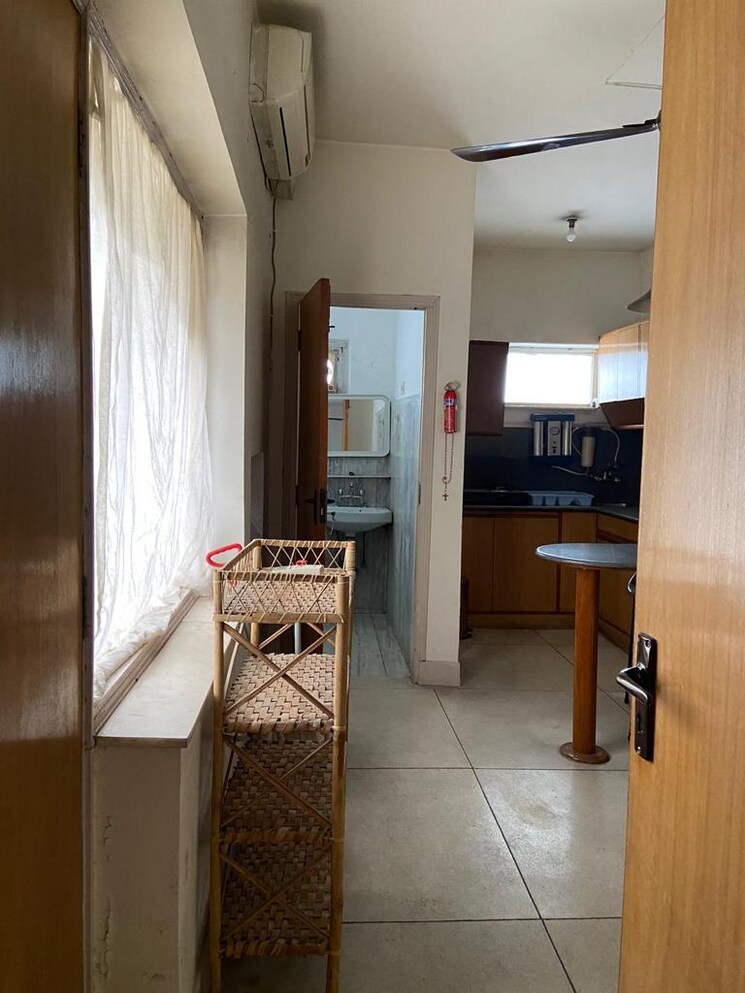 Living Room, chanakyapuri 1 Bedroom 375 Sq.Yd. Builder Floor In Chanakyapuri Delhi 8297462