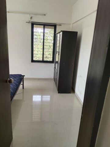 Room in 2 BHK Apartment at Naren Bliss Phase II, Hadapsar – for Rent