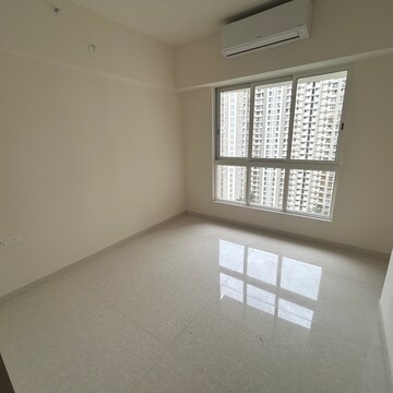 Room in 1.5 BHK Apartment at Lodha Amara, Sandoz Baug – for Rent