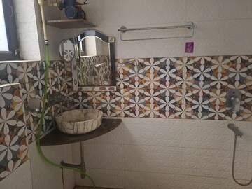 Bathroom in 4 BHK Builder Floor at Ardee City, Sector 52 – for Rent