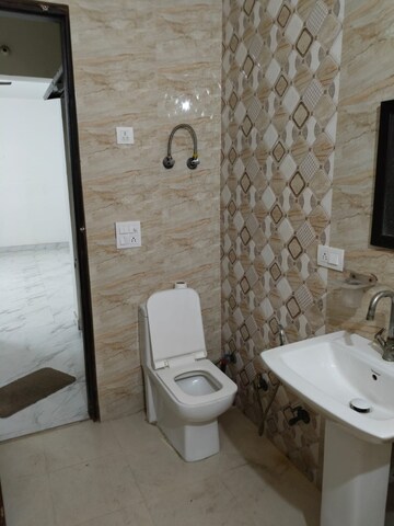Bathroom in 3.5 BHK Builder Floor at Sector 29 – for Rent