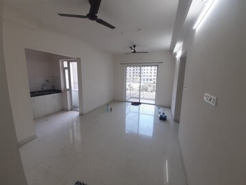 Room in 2 BHK Apartment at Godrej Hillside 2, Mahalunge – for Rent