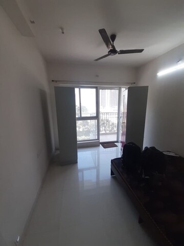 Room in 2 BHK Apartment at Godrej Hillside 2, Mahalunge – for Rent