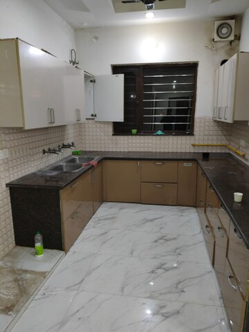 Kitchen in 2.5 BHK Builder Floor at Sector 28 – for Rent