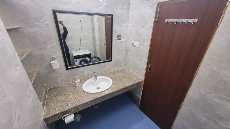 Bathroom, shipra-suncity 2 Bedroom 960 Sq.Ft. Apartment In Vaibhav Khand Ghaziabad 8297592