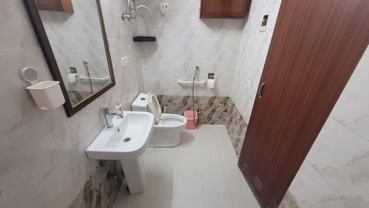 Bathroom, shipra-suncity 2 Bedroom 960 Sq.Ft. Apartment In Vaibhav Khand Ghaziabad 8297592