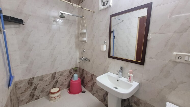 Bathroom, shipra-suncity 2 Bedroom 960 Sq.Ft. Apartment In Vaibhav Khand Ghaziabad 8297592