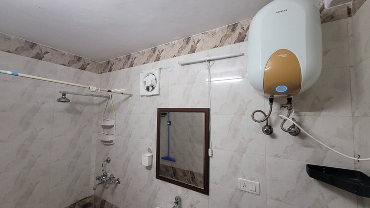 Bathroom, shipra-suncity 2 Bedroom 960 Sq.Ft. Apartment In Vaibhav Khand Ghaziabad 8297592