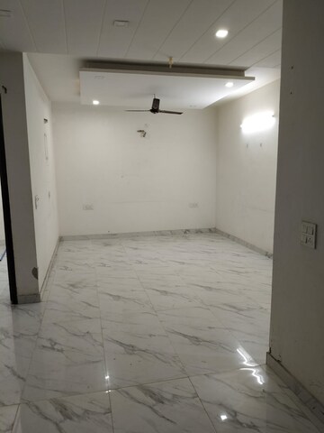 Room in 1.5 BHK Builder Floor at Sector 28 – for Rent