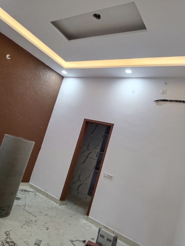 Room, meerut cantt 3 Bedroom 120 Sq.Yd. Villa In Meerut Cantt Meerut 8297598