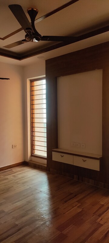 Room in 2 BHK Apartment at Shiv Sai Park Apartments, Sector 87 – for Rent