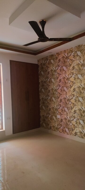 Room in 2 BHK Apartment at Shiv Sai Park Apartments, Sector 87 – for Rent