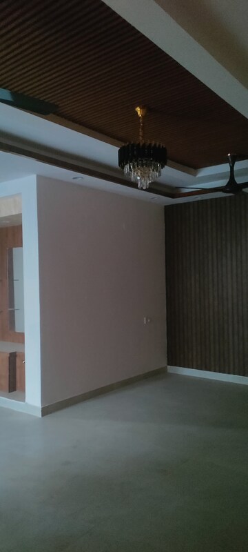 Room in 2 BHK Apartment at Shiv Sai Park Apartments, Sector 87 – for Rent