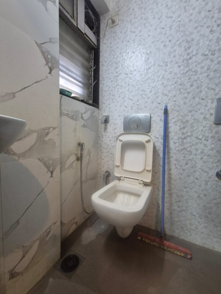 Bathroom, lalani-velentine-apartment-vi 3 Bedroom 1450 Sq.Ft. Apartment In Goregaon East Mumbai 8297625