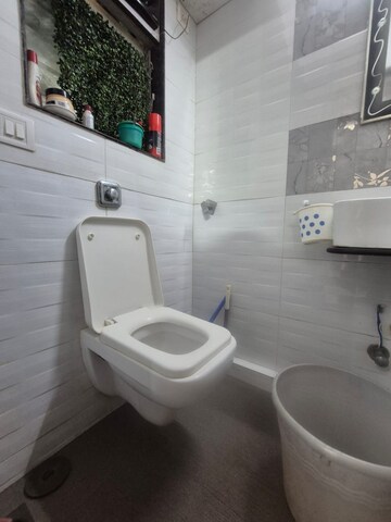 Bathroom in 3 BHK Apartment at Lalani Velentine Apartment VI, Goregaon East – for Sale