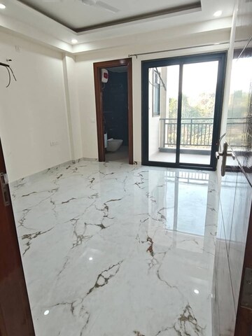 Room in 3 BHK Builder Floor at Ansal API Esencia, Sector 67 – for Rent