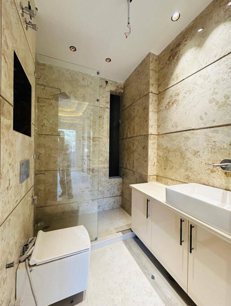 Bathroom, vipul-world-floors 4 Bedroom 1800 Sq.Ft. Builder Floor In Sector 48 Gurgaon 8297689