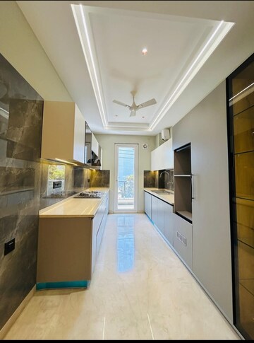 Building Lobby in 4 BHK Builder Floor at Ardee City, Sector 52 – for Sale