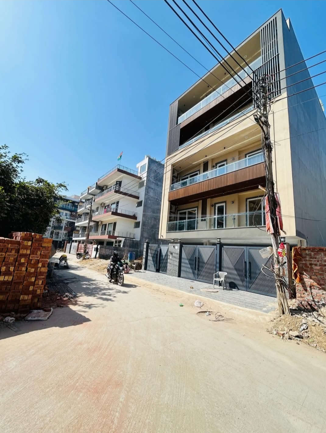 4 BHK + Servant Room 2000 Sq.Ft. Builder Floor in Ardee City