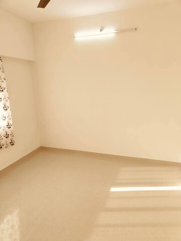 Room in 2 BHK Apartment at Omkar Signet, Malad East – for Rent