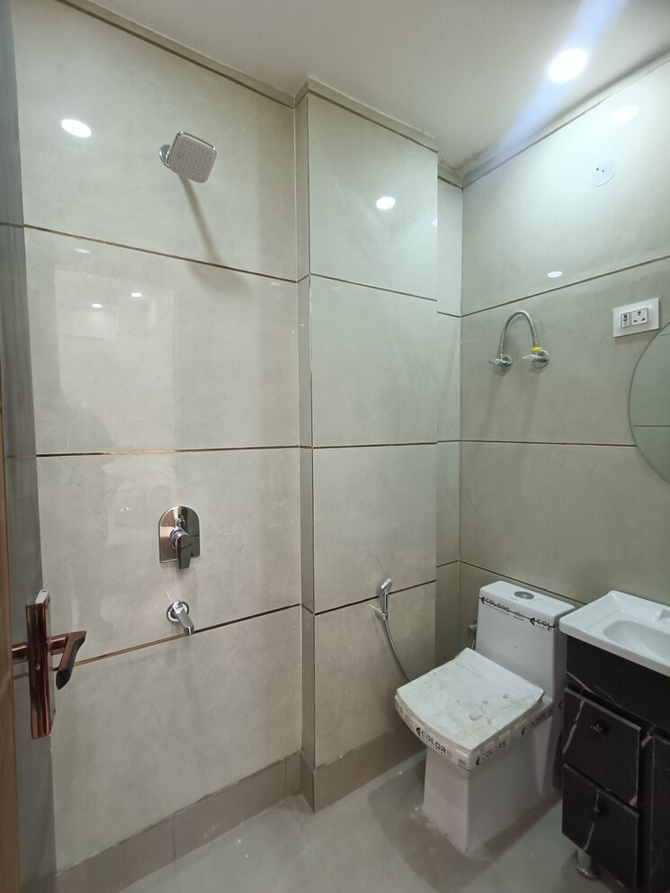 Master Bedroom, uttam nagar west 2 Bedroom 60 Sq.Yd. Builder Floor In Uttam Nagar West Delhi 8297806