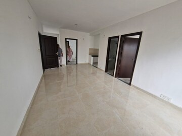 Building Lobby in 3 BHK Apartment at BPTP District Phase 2, Sector 84 – for Rent