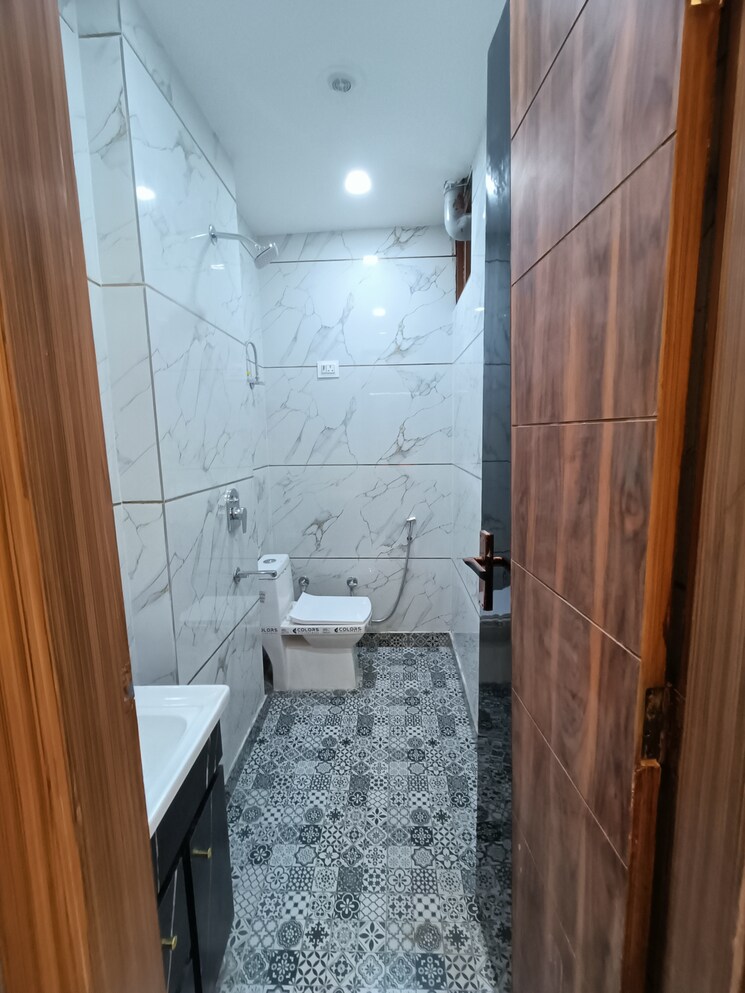 Bathroom, uttam nagar west 1 Bedroom 42 Sq.Yd. Builder Floor In Uttam Nagar West Delhi 8297870