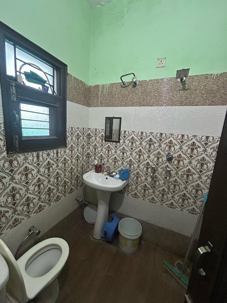 Bathroom, sector 115 2 Bedroom 1000 Sq.Ft. Builder Floor In Sector 115 Mohali 8297856
