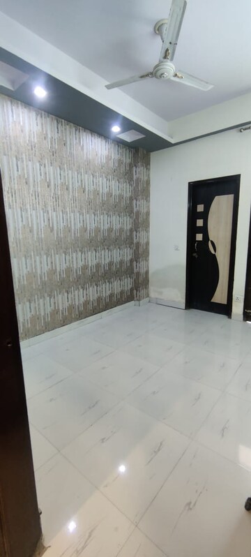 Room in 2 BHK Builder Floor at Vaishali Sector 3 – for Sale