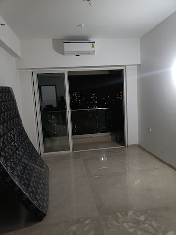 Room in 2 BHK Apartment at Kalpataru Radiance, Goregaon West – for Rent