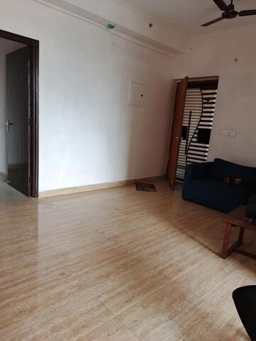 2 BHK Apartment For Rent in Amrapali Golf Homes, Sector 4, Greater Noida