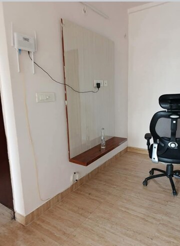 Room in 2 BHK Apartment at Amrapali Golf Homes, Sector 4, Greater Noida – for Rent
