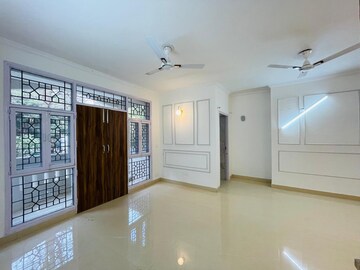 Living Room in 3 BHK Apartment at Relliance Lashkaria Solitaire, Andheri West – for Sale