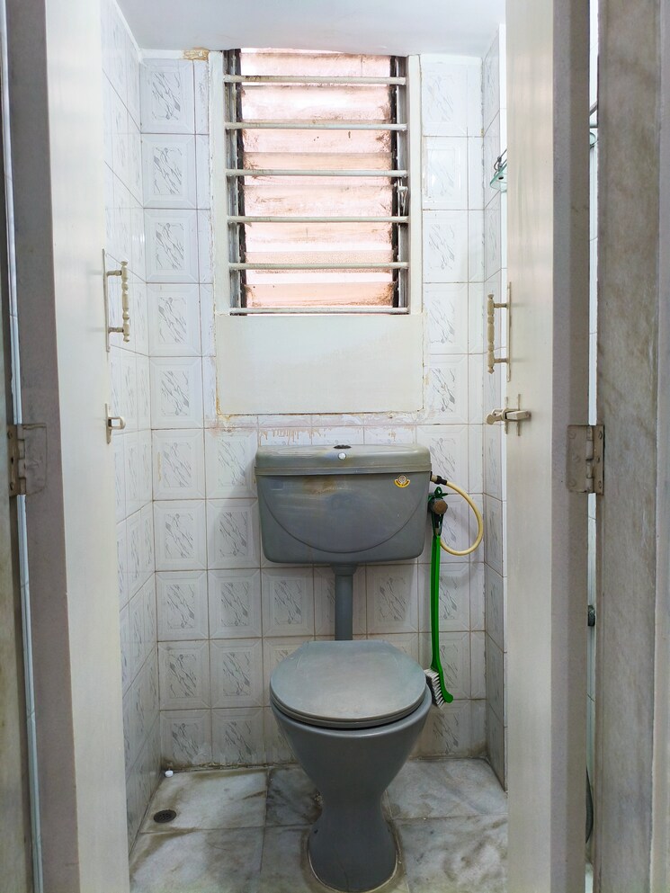 Bathroom, new-rajendra-apartment-chs 1 Bedroom 508 Sq.Ft. Apartment In Mahim Mumbai 8298026
